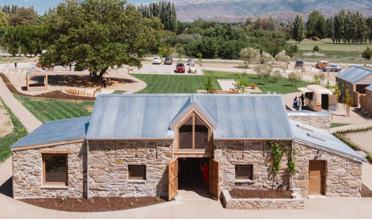 Monte Cristos Accommodation and winery in Clyde
