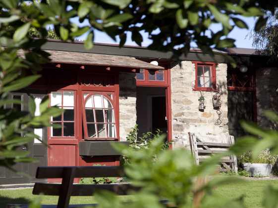 Olivers Central Otago luxury accommodation and restaurant in Clyde